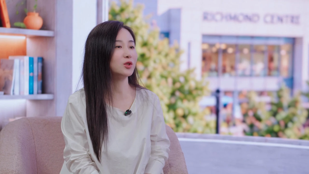 主持人余佩珊 Sarah Yu 在姚君宪专访中